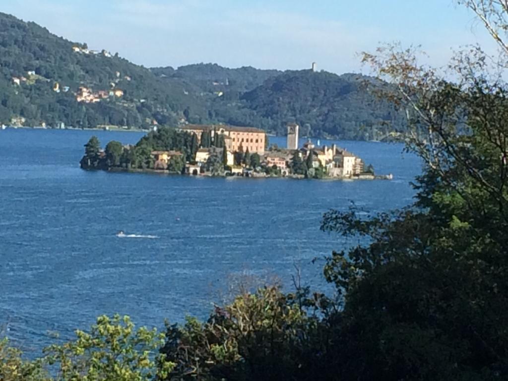 Ginetta Apartment Madonna Del Sasso Bagian luar foto